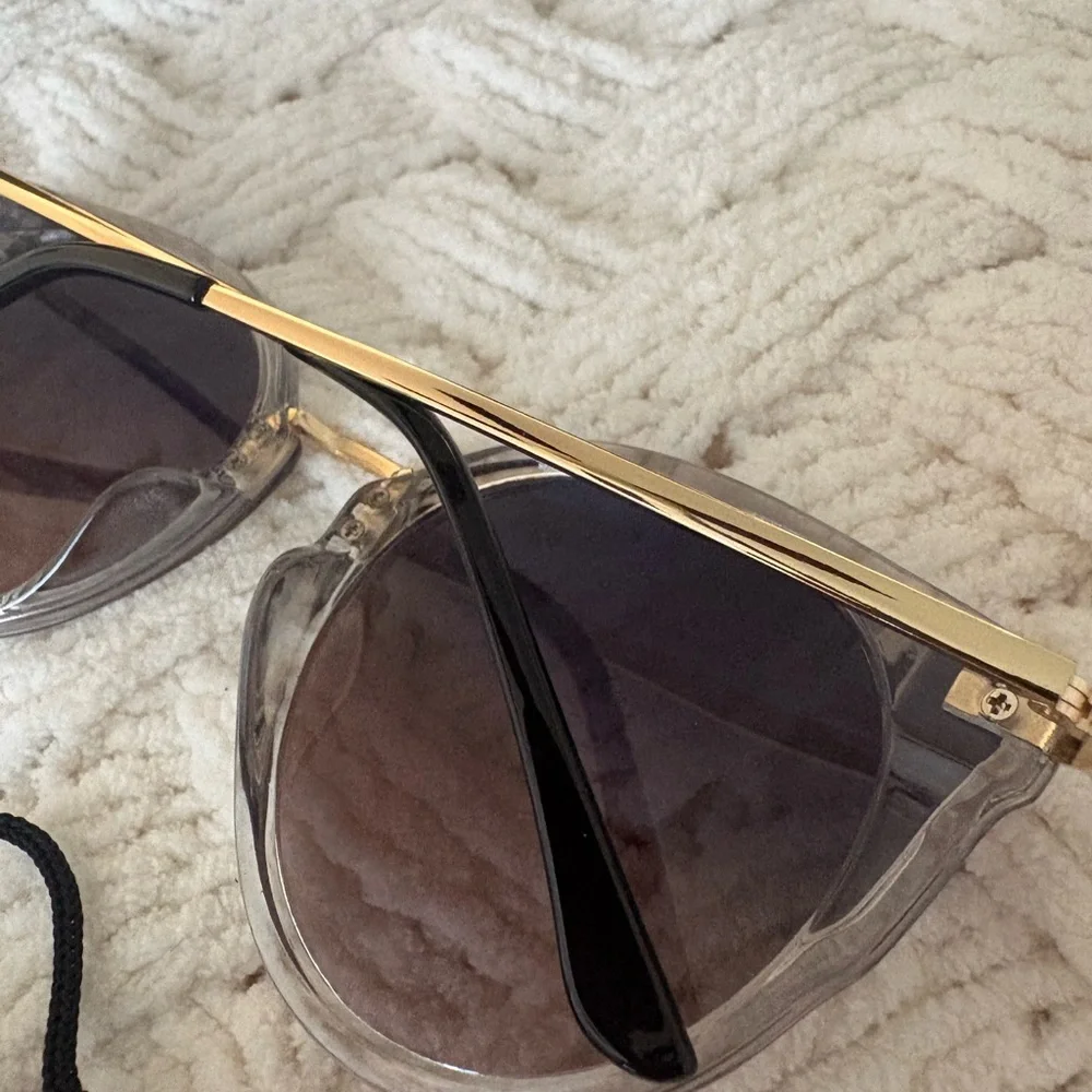 FEISEDY Black Cat Eye Sunglasses - Picture 3 of 4